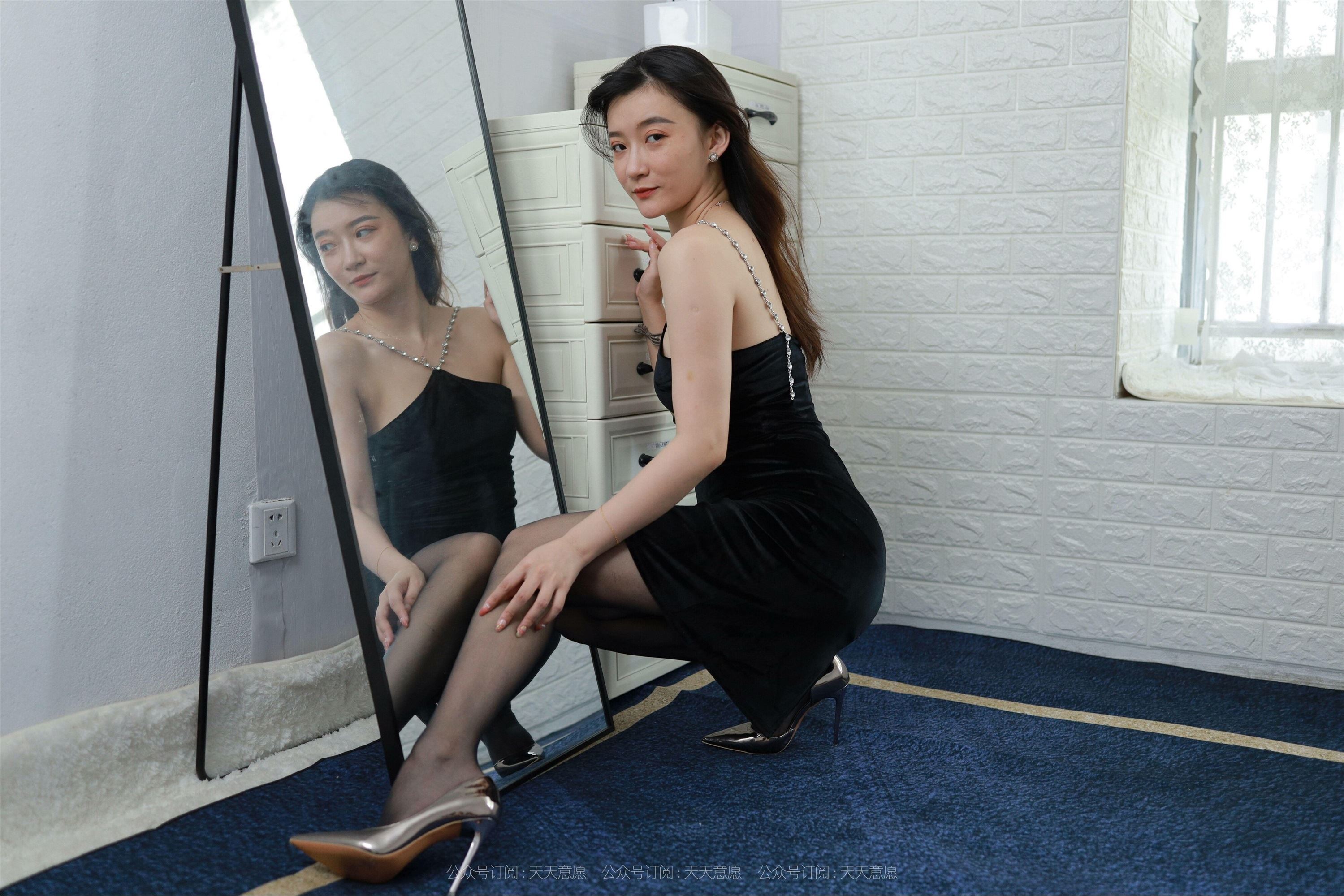 IESS异思趣向  2021.08.17 丝享家892：秋秋《姓感黑玫瑰》